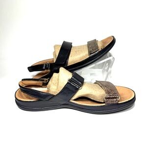 Strive Sandals Excellent Condition. 10.5 / 11 US Large Velcro gold toe sparkle